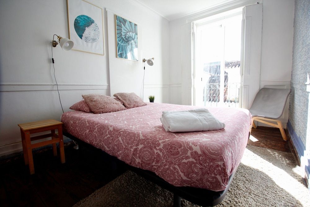 Double Room, Shared Bathroom, City View (Luminous)
