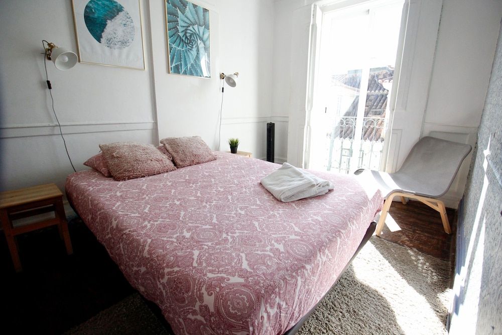 Double Room, Shared Bathroom, City View (Luminous)