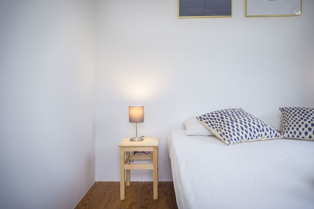 The Original Lisbon Guesthouse Double Room, Shared Bathroom, City View (Bright room) 8