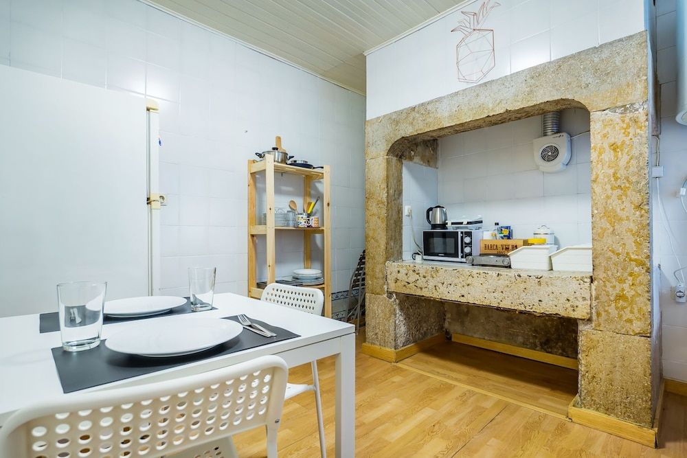 The Original Lisbon Guesthouse Double Room, Shared Bathroom (Sunny) 13