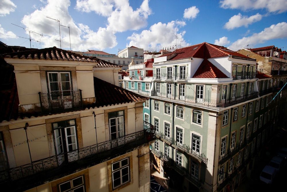 The Original Lisbon Guesthouse Double Room, Shared Bathroom (Sunny) 9