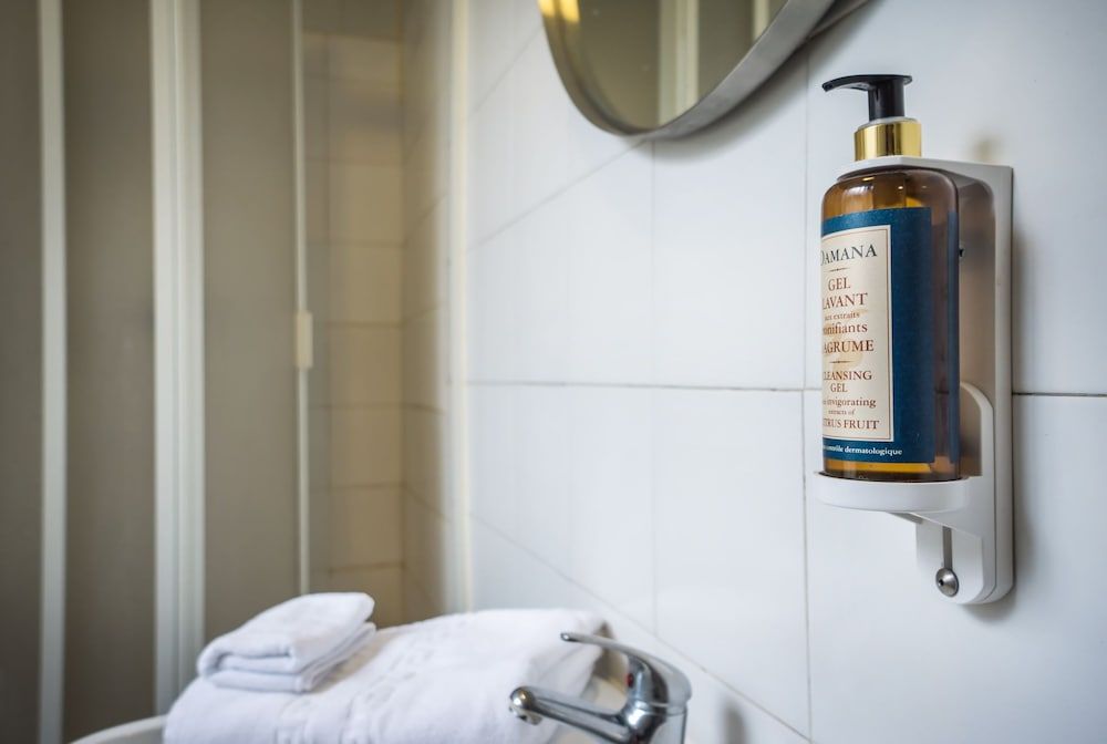 The Original Lisbon Guesthouse Double Room, Shared Bathroom (Sunny) 11