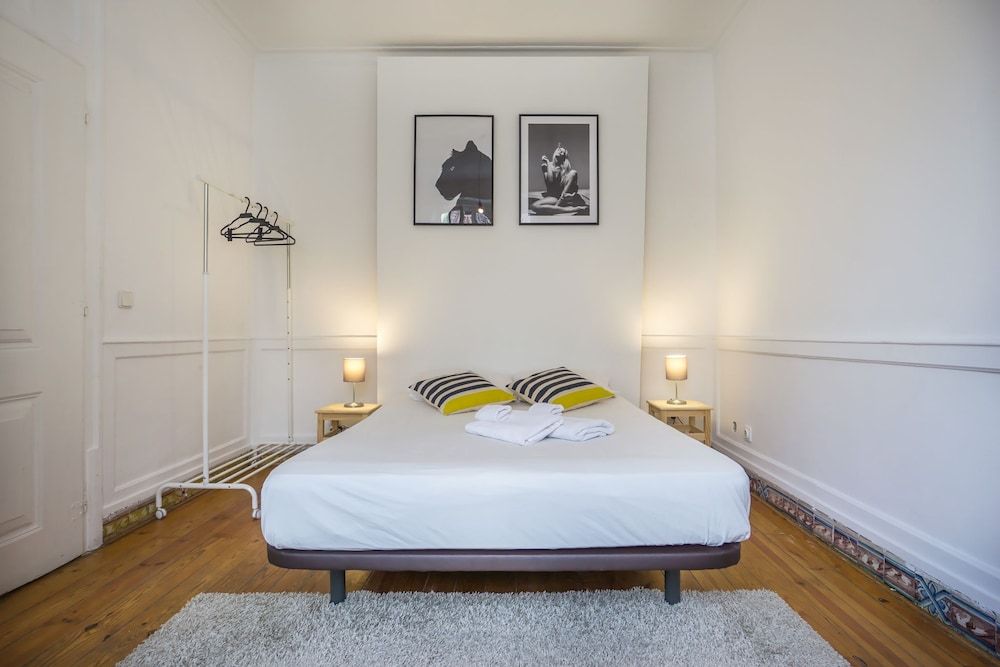 The Original Lisbon Guesthouse Double Room, Shared Bathroom (Sunny)
