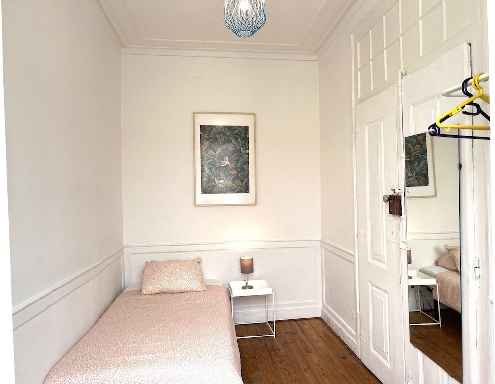 Panoramic Single Room, 1 Twin Bed, Shared Bathroom, City View (Friend's room)