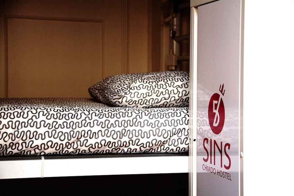 5 Sins Chiado Hostel Shared Dormitory, Mixed Dorm, Shared Bathroom (1 bed in 9 Bed Dorm) 8