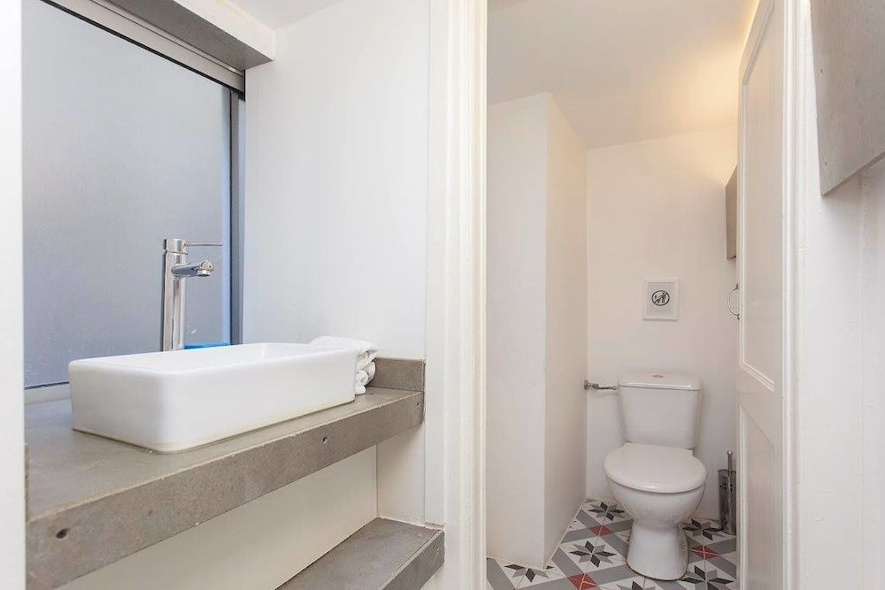 5 Sins Chiado Hostel Double Room, Private Bathroom 4