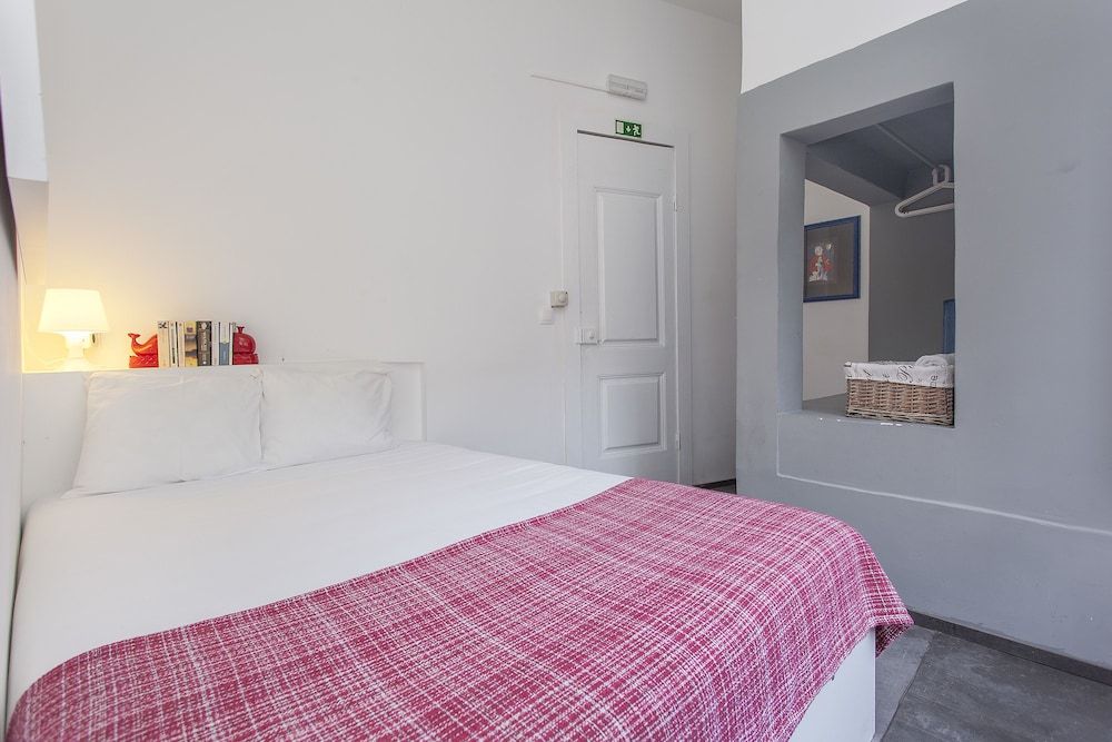 5 Sins Chiado Hostel Double Room, Private Bathroom