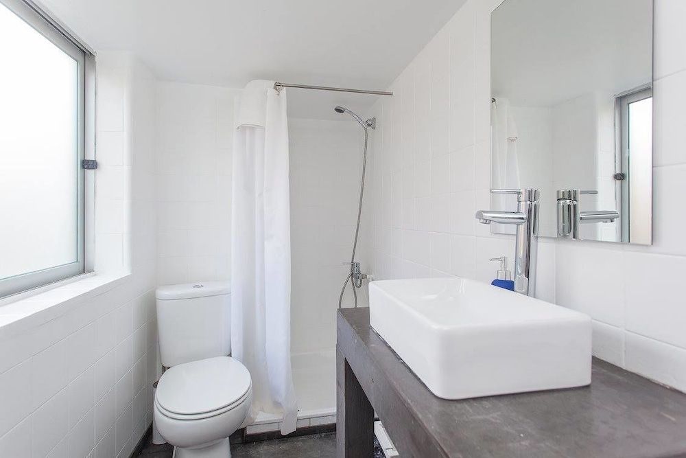 5 Sins Chiado Hostel Double Room, Private Bathroom 3