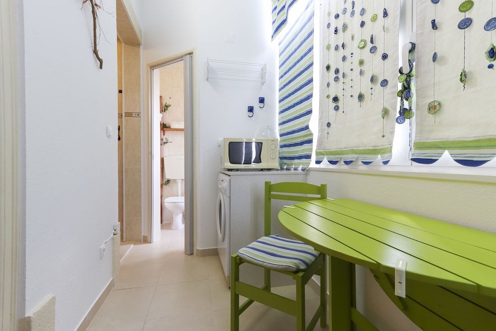 Red Almirante by Homing Apartment, 3 Bedrooms, Balcony 8