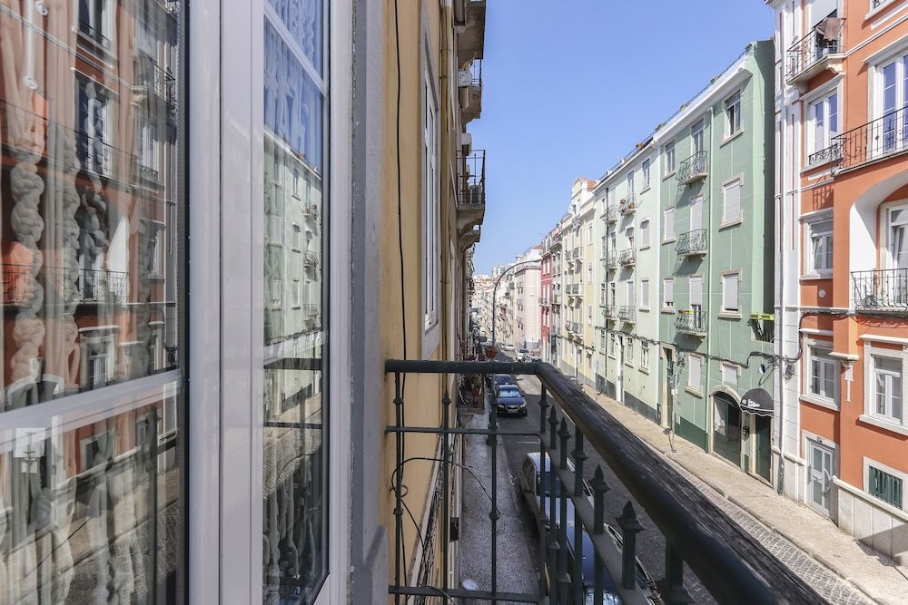 Red Almirante by Homing Apartment, 3 Bedrooms, Balcony 5