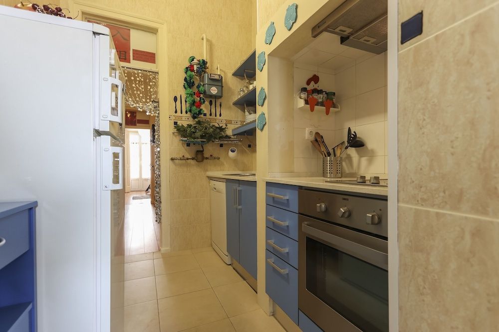 Red Almirante by Homing Apartment, 3 Bedrooms, Balcony 9