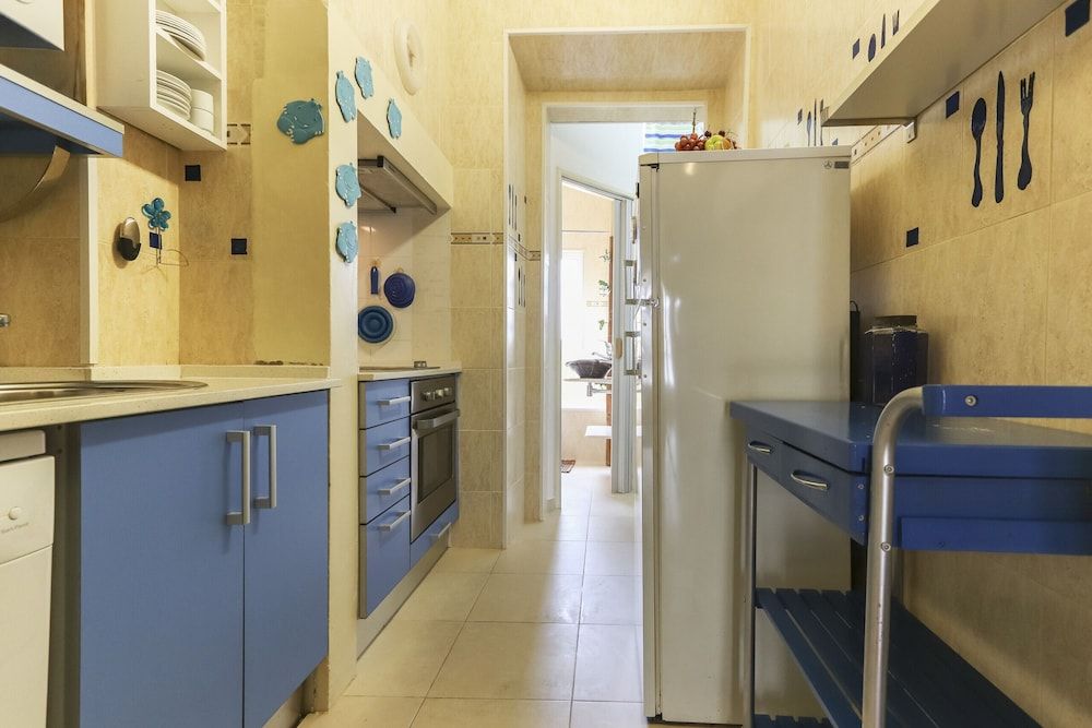 undefined Red Almirante by Homing 4