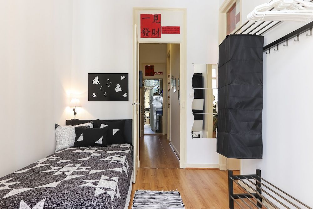 Red Almirante by Homing Apartment, 3 Bedrooms, Balcony 2