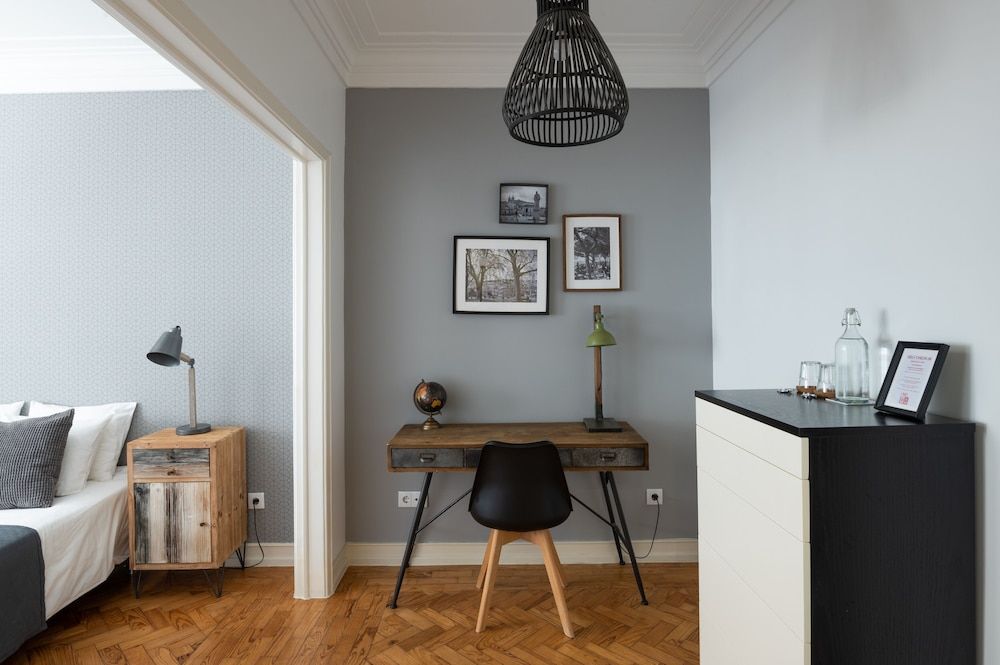 DuMont Lisbon Guesthouse Deluxe Double Room with shared bathroom 6