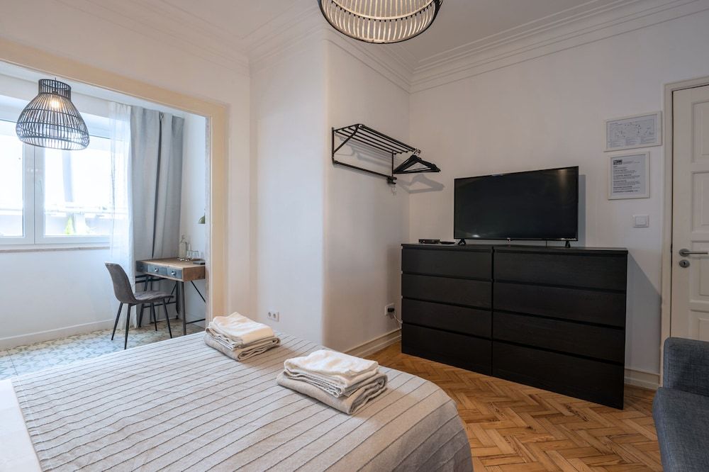 DuMont Lisbon Guesthouse Family Quadruple Room with shared bathroom 17