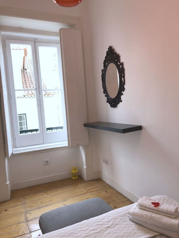 The Color Hostel Double Room, Shared Bathroom (Sunny) 9