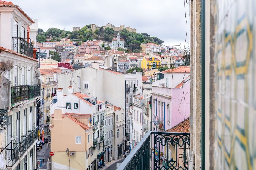 The Color Hostel Double Room, Shared Bathroom (Sunny) 3