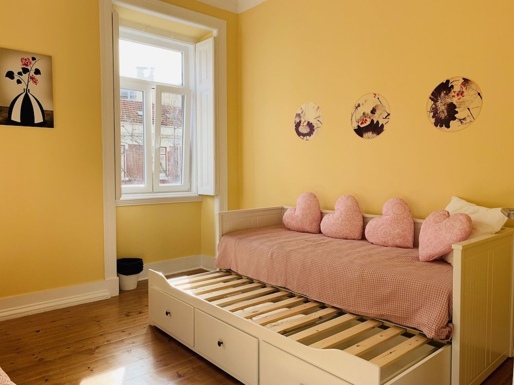 Comfort Room, City View