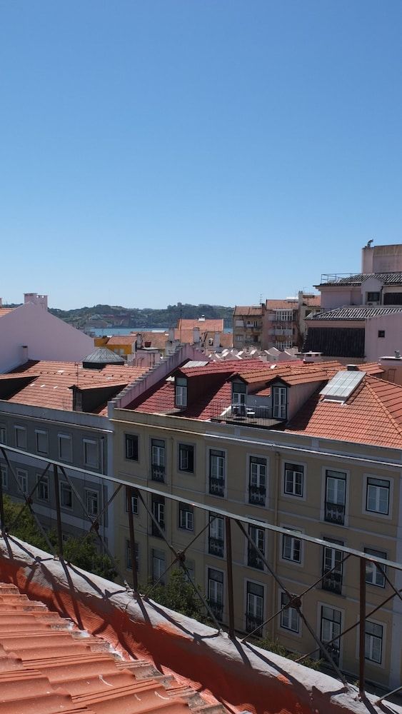 Quiet and Sunny central Lisbon apartment Apartment, 1 Bedroom, Terrace, City View 17