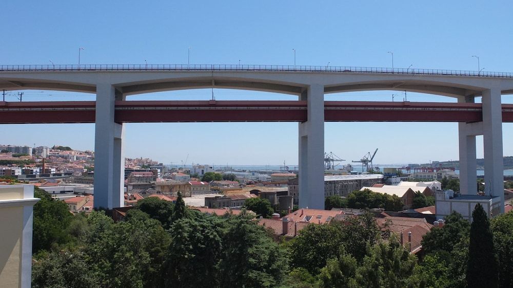 Quiet and Sunny central Lisbon apartment Apartment, 1 Bedroom, Terrace, City View 19
