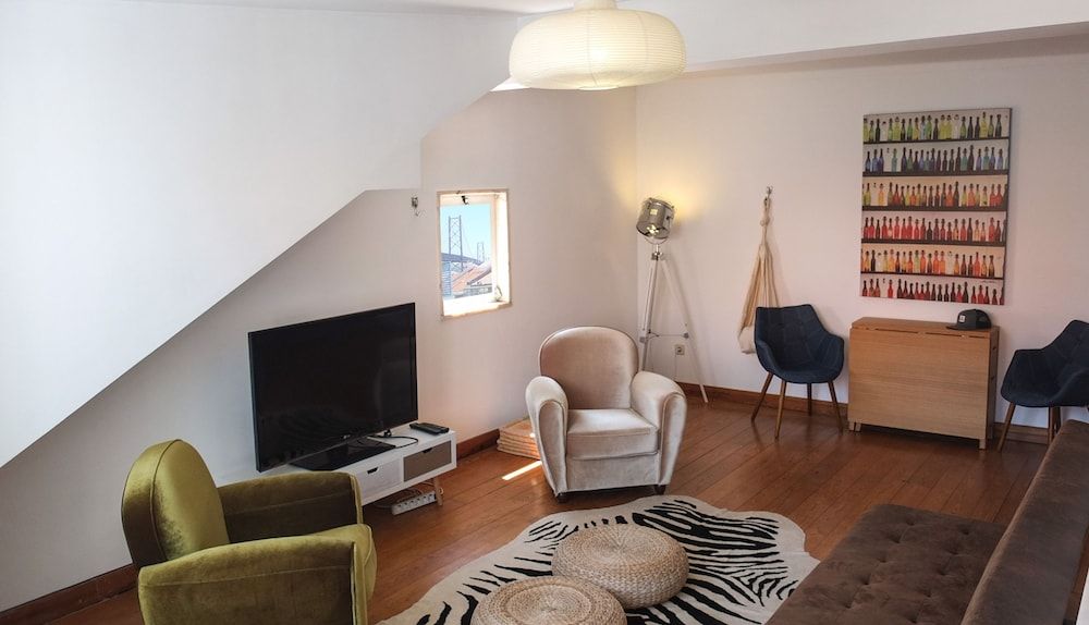 Quiet and Sunny central Lisbon apartment Apartment, 1 Bedroom, Terrace, City View 10