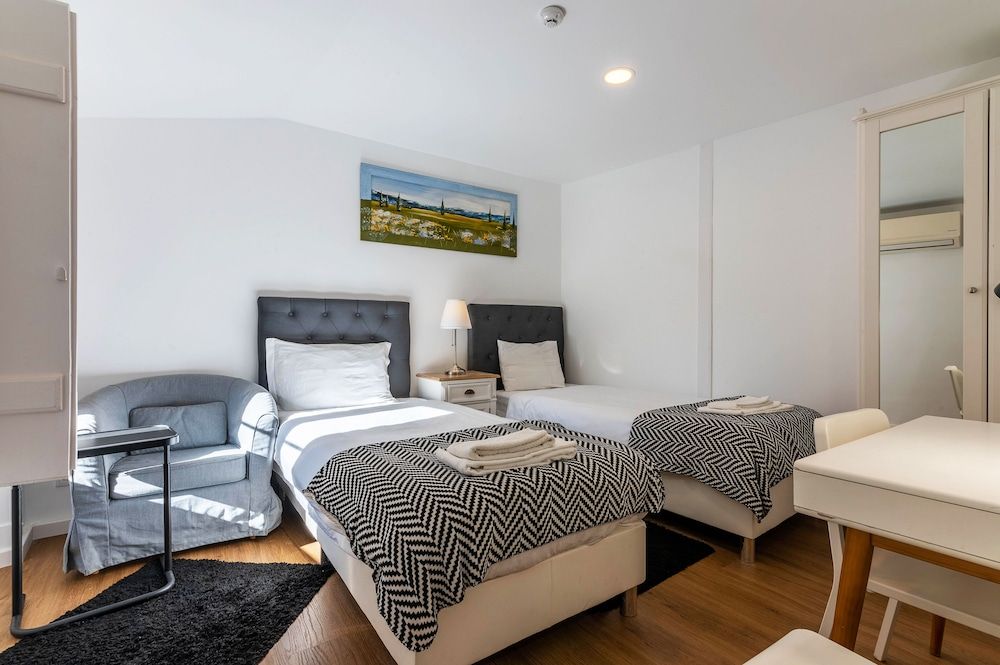 Bairro Alto Palace Apartment for Large Groups City Apartment, Multiple Beds 28