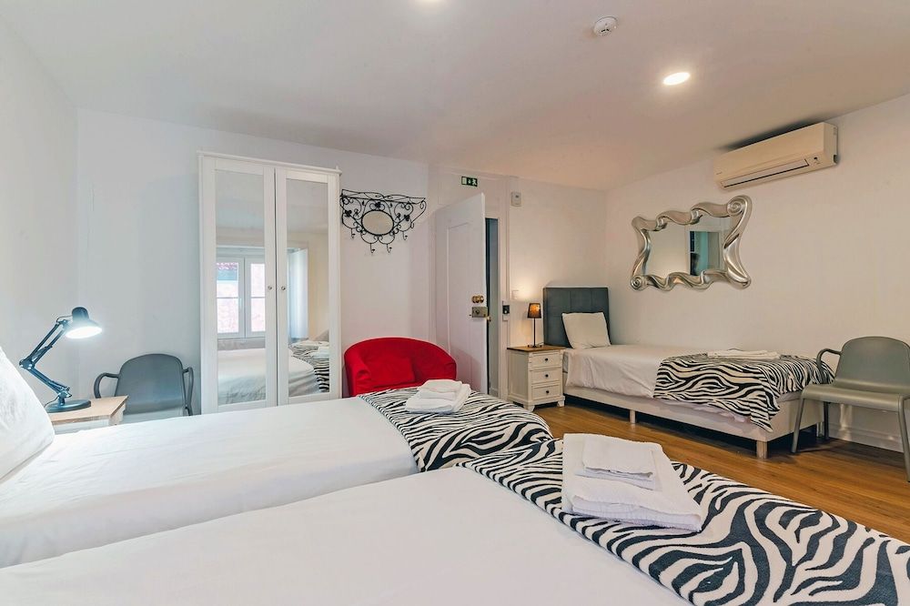 Bairro Alto Palace Apartment for Large Groups City Apartment, Multiple Beds 15