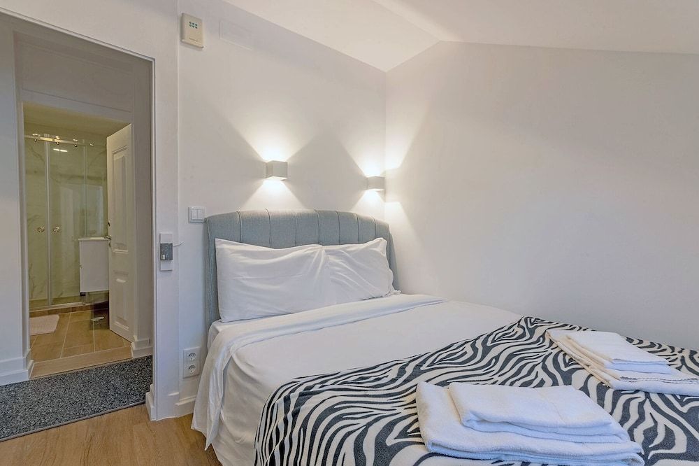 Bairro Alto Palace Apartment for Large Groups City Apartment, Multiple Beds 14