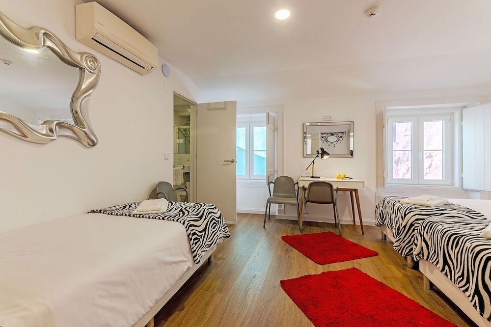 Bairro Alto Palace Apartment for Large Groups City Apartment, Multiple Beds 17