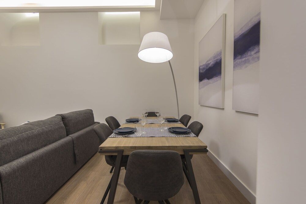 High Ceiling Duplex Apt Cais do Sodre Apartment, 1 Queen Bed, Non Smoking 14