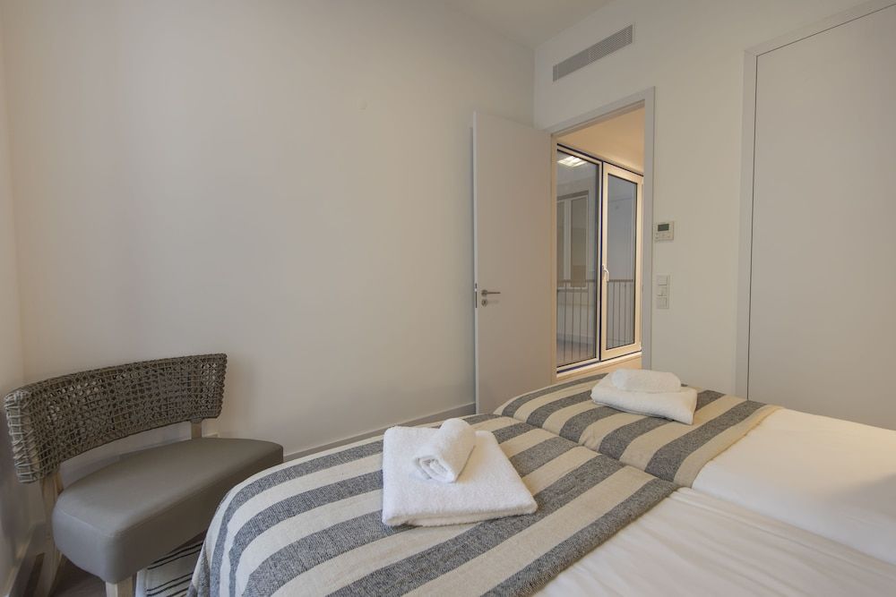 undefined High Ceiling Duplex Apt Cais do Sodre 8