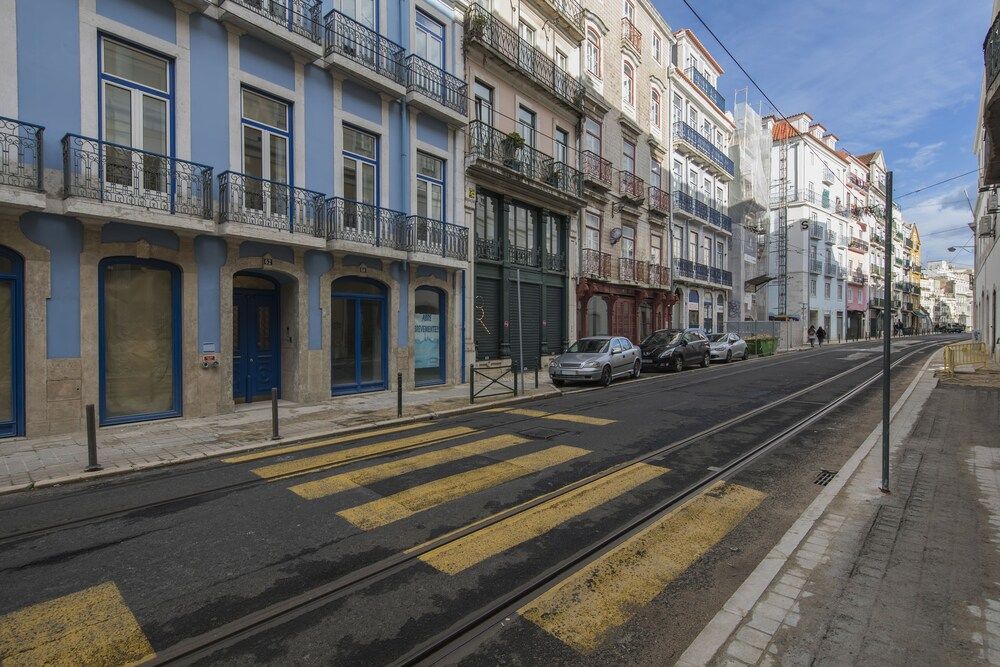 undefined High Ceiling Duplex Apt Cais do Sodre 2