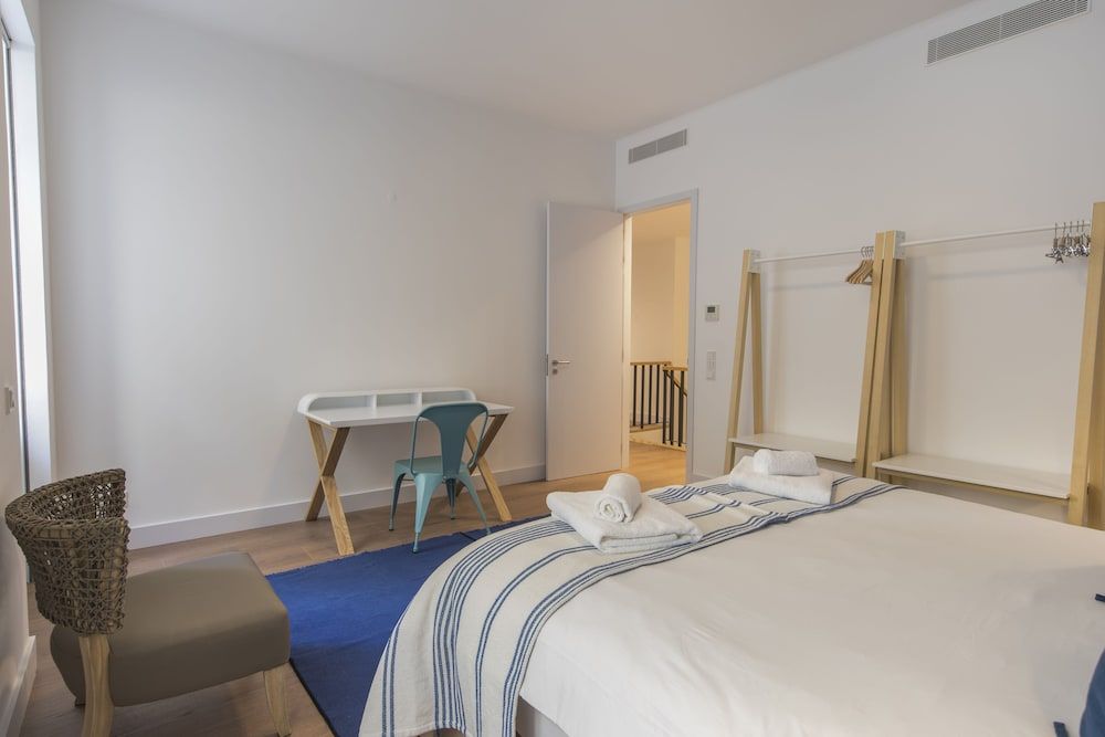 High Ceiling Duplex Apt Cais do Sodre Apartment, 1 Queen Bed, Non Smoking 11