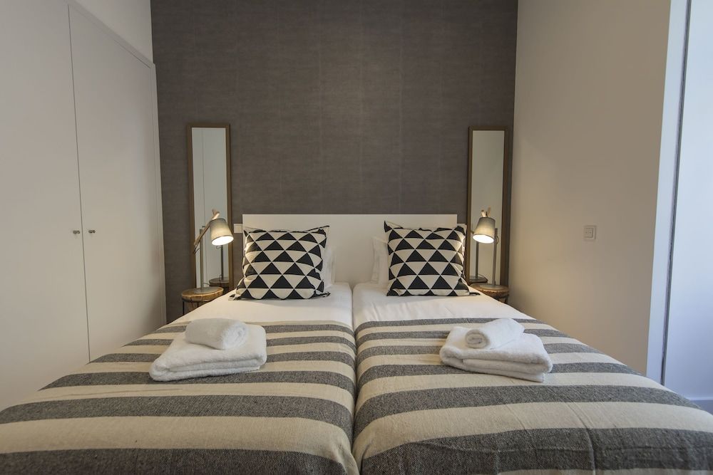 undefined High Ceiling Duplex Apt Cais do Sodre 7