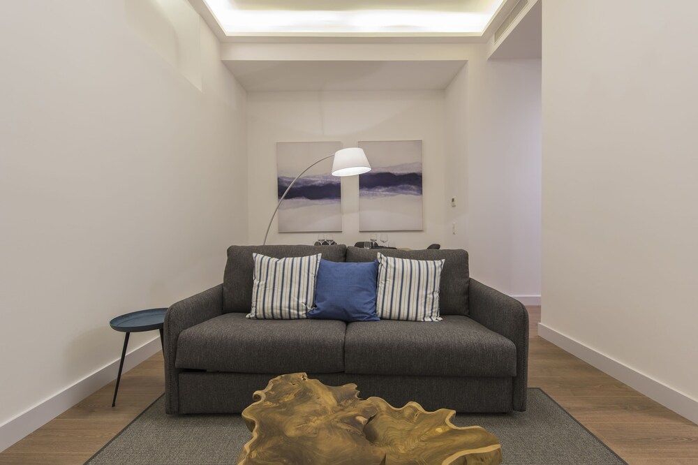 High Ceiling Duplex Apt Cais do Sodre Apartment, 1 Queen Bed, Non Smoking 23