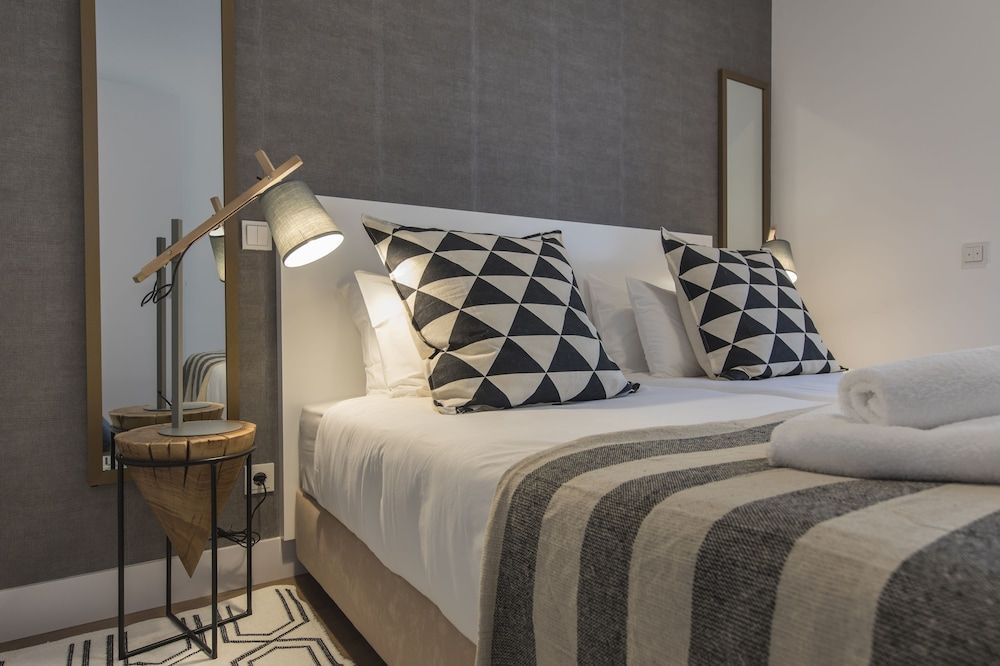 undefined High Ceiling Duplex Apt Cais do Sodre 9