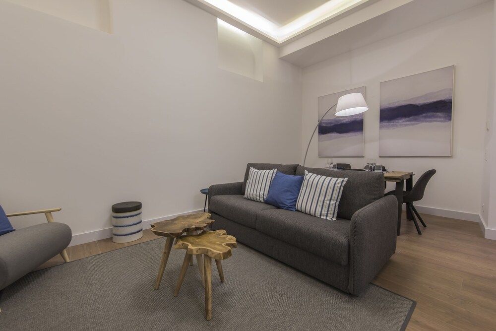 High Ceiling Duplex Apt Cais do Sodre Apartment, 1 Queen Bed, Non Smoking 27