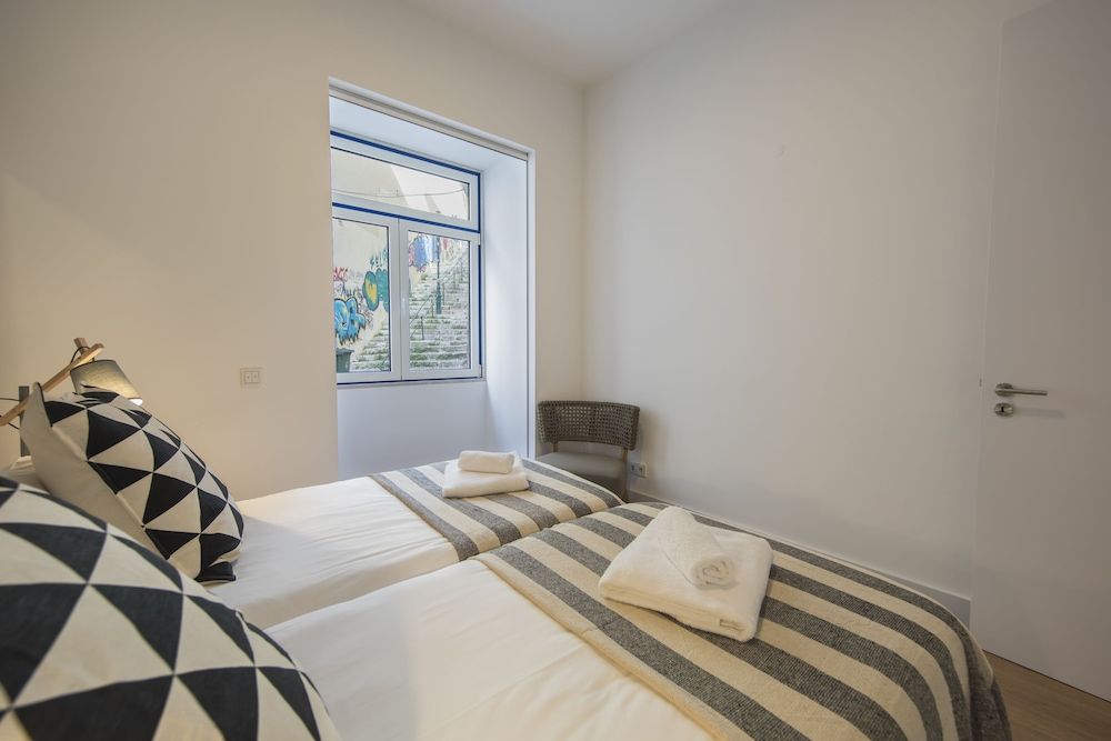 undefined High Ceiling Duplex Apt Cais do Sodre 5