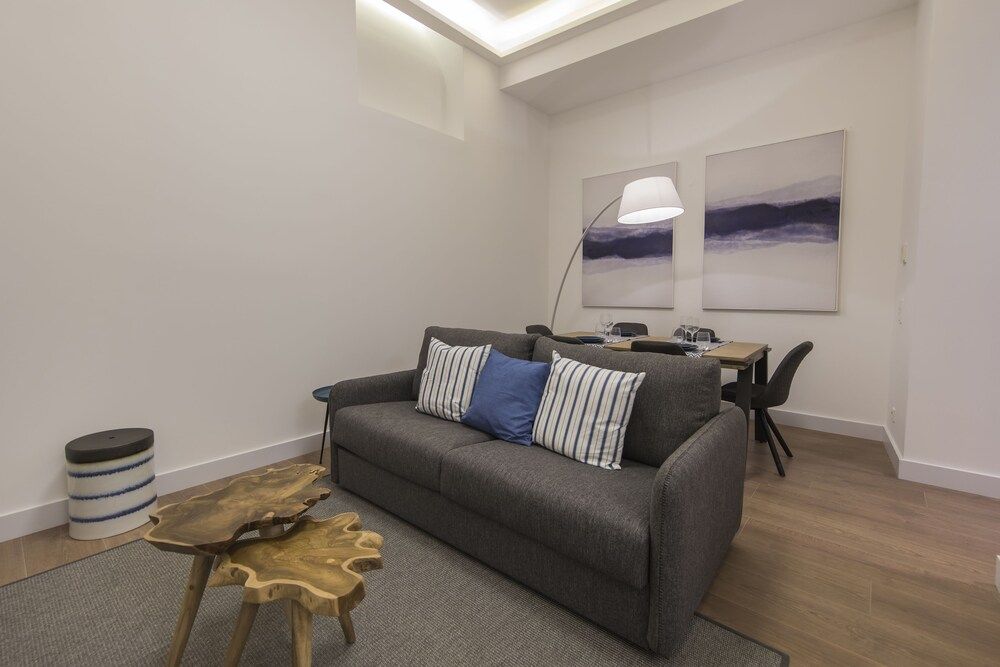 High Ceiling Duplex Apt Cais do Sodre Apartment, 1 Queen Bed, Non Smoking 24