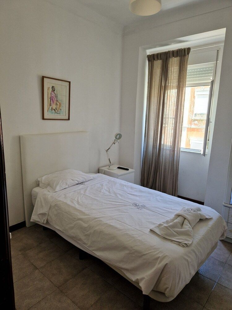 Zuni Guest House Economy Single Room, Shared Bathroom 7