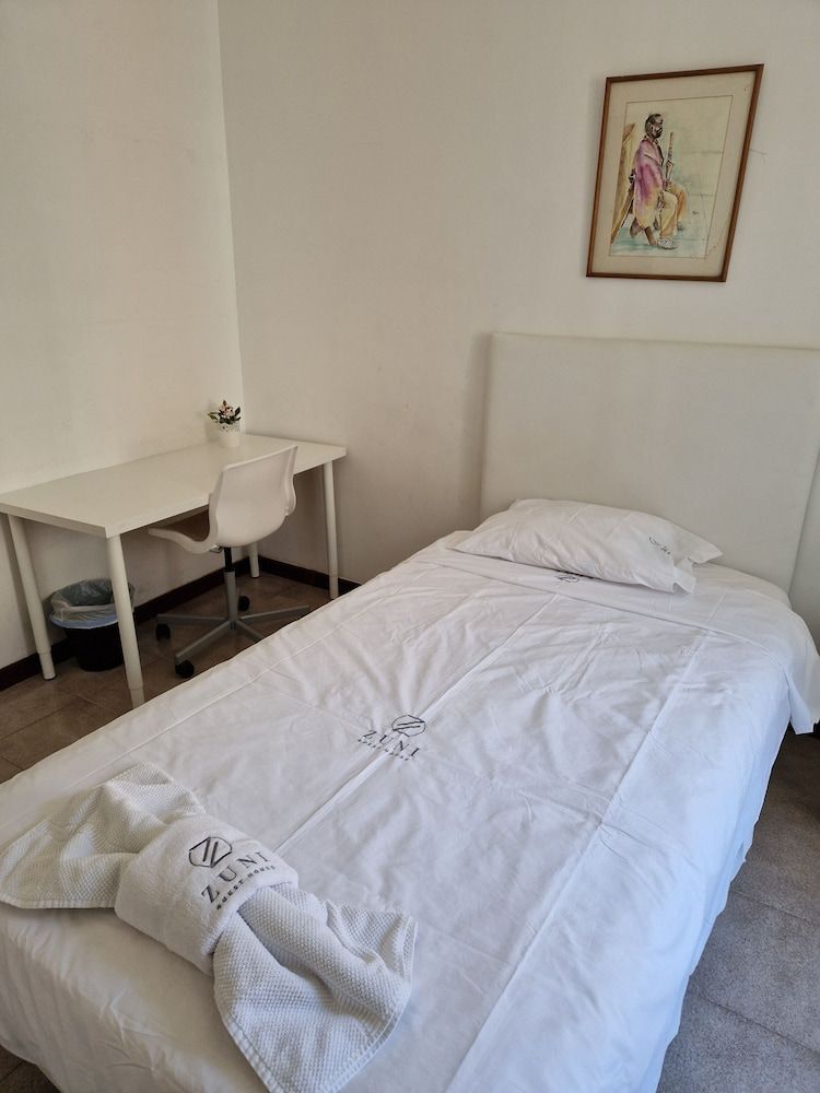 Zuni Guest House Economy Single Room, Shared Bathroom 5