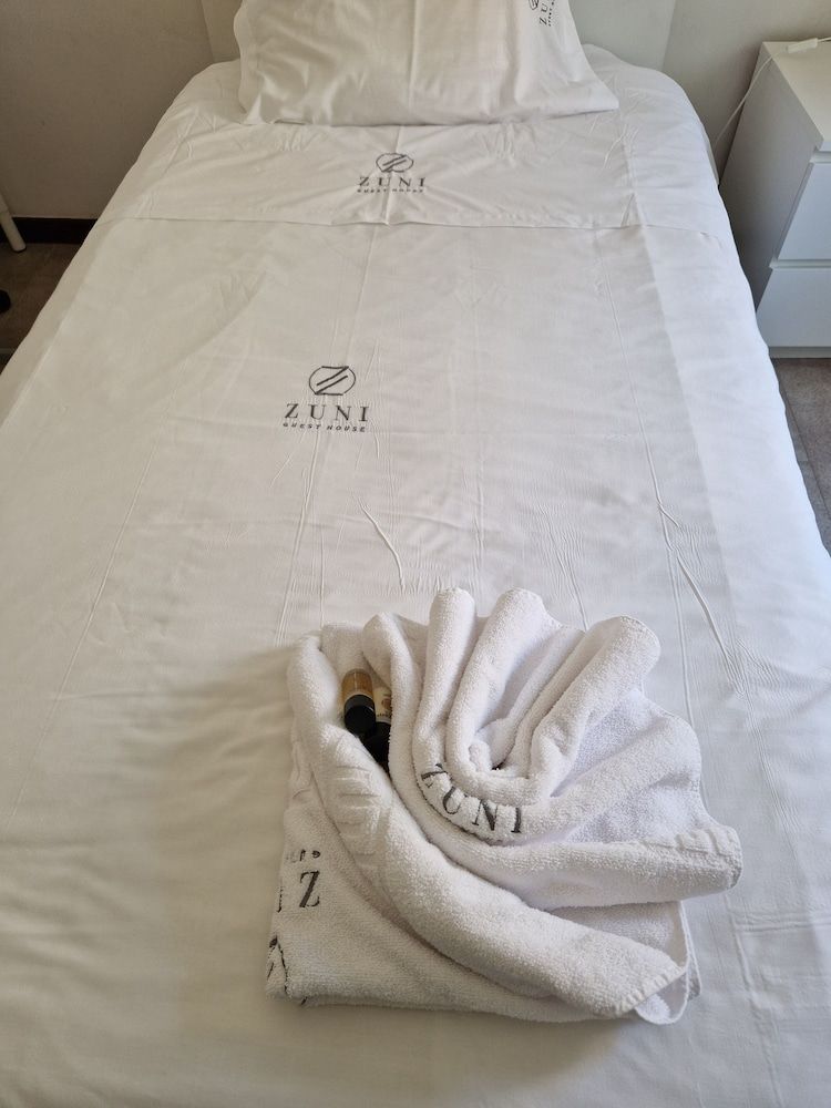 Zuni Guest House Economy Single Room, Shared Bathroom 8