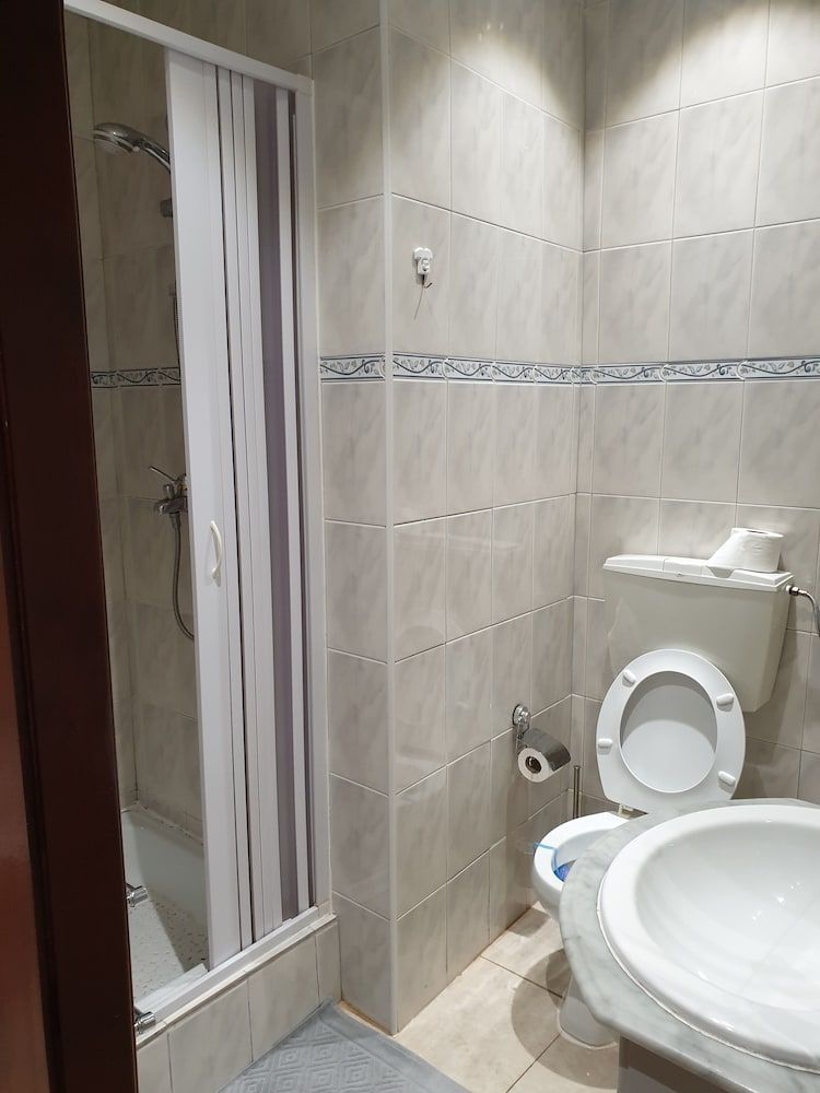 Zuni Guest House Standard Double Room, Shared Bathroom 8