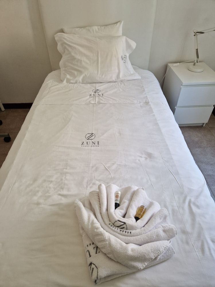 Zuni Guest House Economy Single Room, Shared Bathroom 2