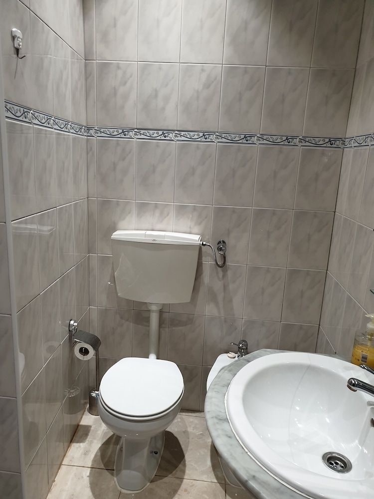 Zuni Guest House Standard Double Room, Shared Bathroom 9