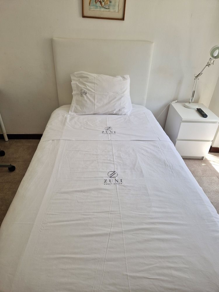 Zuni Guest House Economy Single Room, Shared Bathroom 6