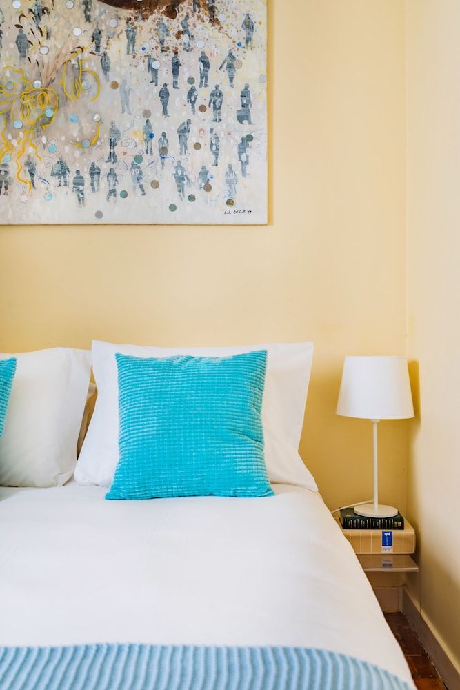 undefined Bright & Beautiful Top Floor Graça Flat 10