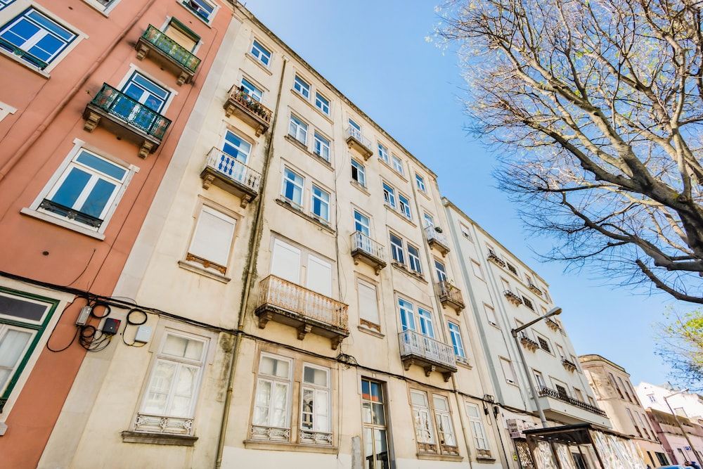 undefined Bright & Beautiful Top Floor Graça Flat 2