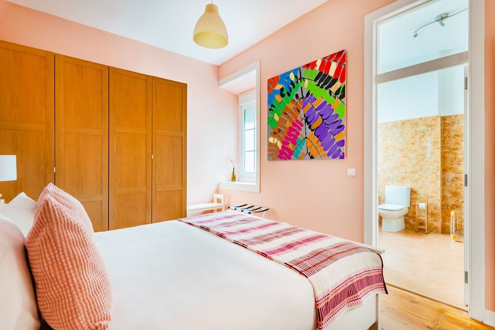 undefined Bright & Beautiful Top Floor Graça Flat 9