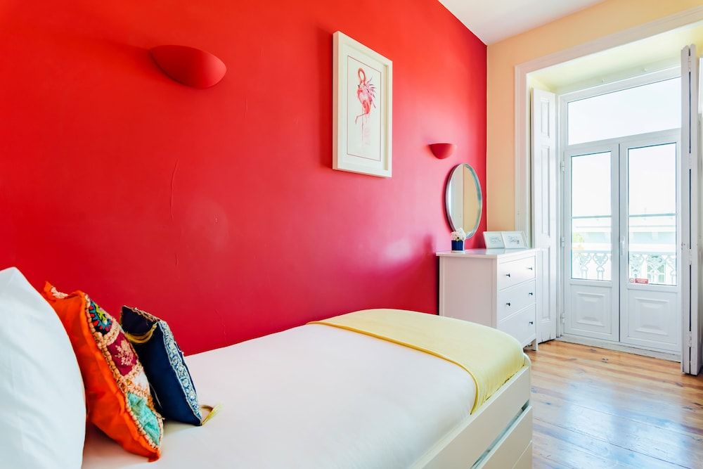 undefined Bright & Beautiful Top Floor Graça Flat 8